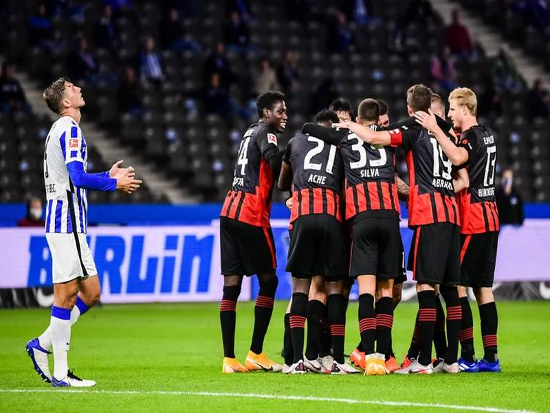 法兰克福内讧：球员场上互喷，并质疑主帅为何领先还要狂攻